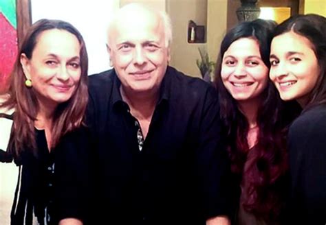 alia bhatt and her sisters with mahesh bhatt | For Alia Bhatt, her family always tops the list ...