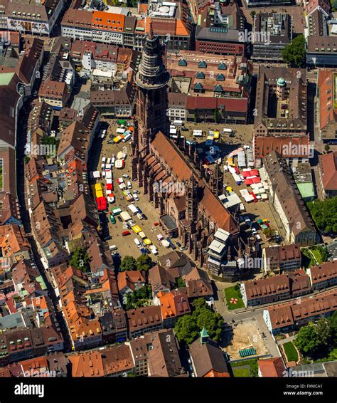 Aerial view, Freiburg cathedral with Market Square, Freiburg, Breisgau, Baden-Wurttemberg ...