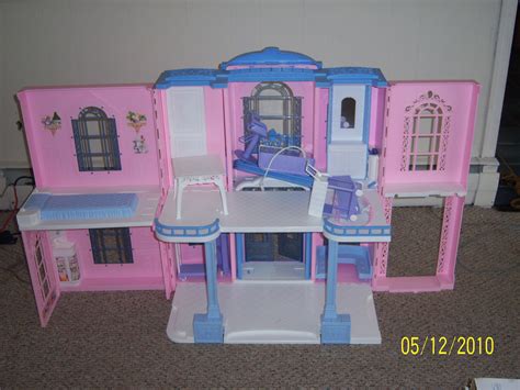 Barbie Hotel in JeffersPDX's Garage Sale Portland, OR