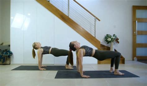 Does Yoga tone your arms? Try these 5 yoga poses for arms today!