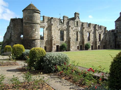 Falkland Palace in Scotland green Garden House | Chip Travel