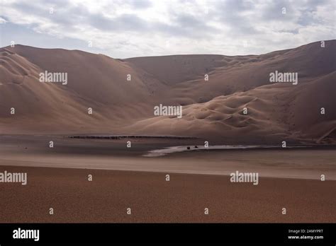 the shape of sand dunes in lut desert Stock Photo - Alamy