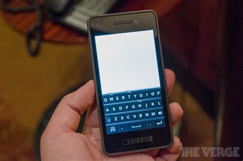 BlackBerry 10 keyboard hands-on (video) - The Verge