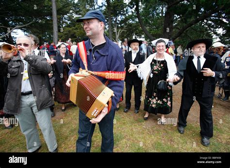 Breton traditional folk music hi-res stock photography and images - Alamy