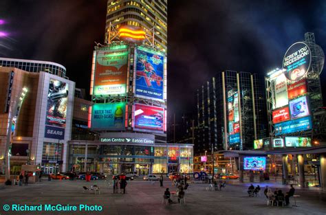 Yonge Dundas Square in Toronto. Awesome freeness happens here! Music ...