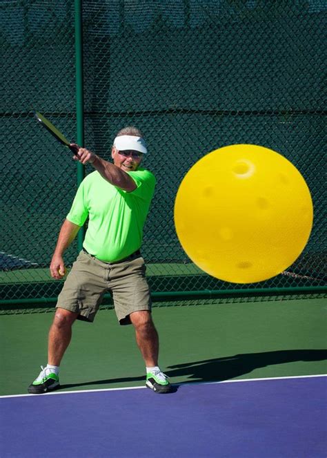 5 Tips to Improve Your Pickleball Serve and Win More Points