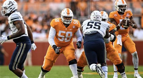 Vols OL Darnell Wright climbs into top half of first round in latest ...