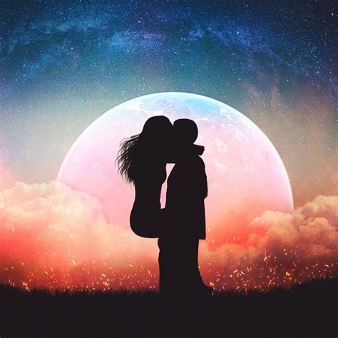 Romantic kiss Wallpaper 4K, Silhouette, Moon, Lovers, Sunset