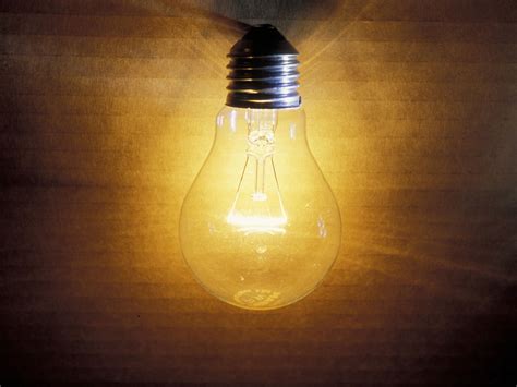 Old-fashioned light bulbs could be set for comeback after 'light recycling' breakthrough | The ...