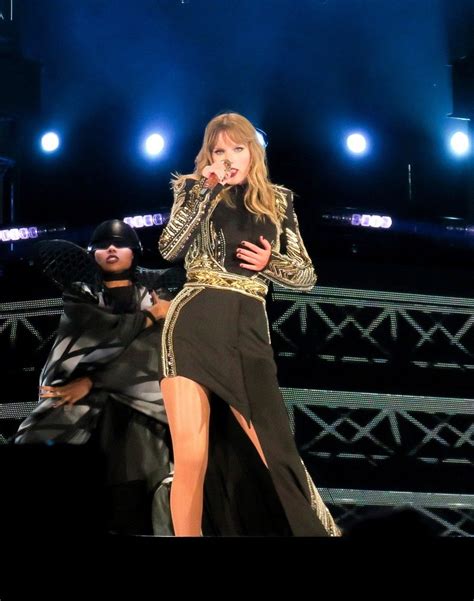 Taylor Swift at the Reputation Stadium Tour performing Don't Blame Me. | Taylor swift, Taylor, Swift