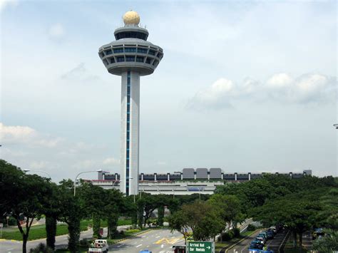 File:Singapore Changi Airport, Control Tower 2, Dec 05.JPG - Wikipedia, the free encyclopedia