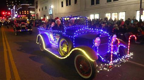 Parade of Lights kicks off holiday season in Fort Worth | Fort Worth Star-Telegram