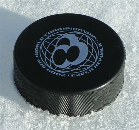 File:Hockey puck.JPG - Wikipedia