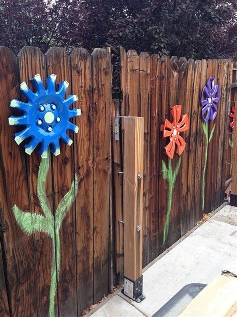 Wheel Cover Fence Flowers | Fence decor, Diy garden fence, Flower fence