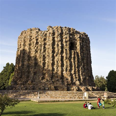 Alai Minar (An unfinished minaret) | In the Qutub Complex, c… | Flickr