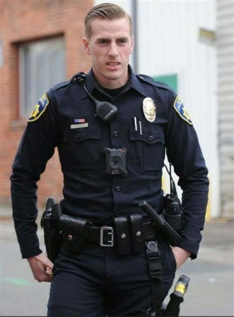 Picture Of Police Officer In Uniform