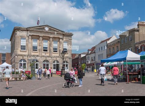 Guildhall high street andover hampshire town centre market stall hi-res stock photography and ...