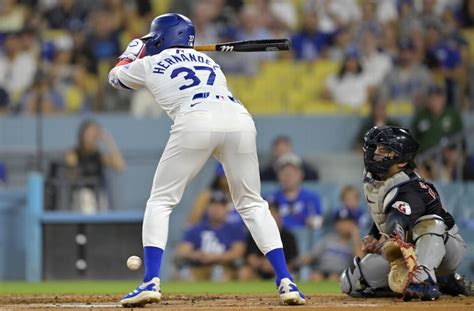 Dodgers concerned over Teoscar Hernández's injury