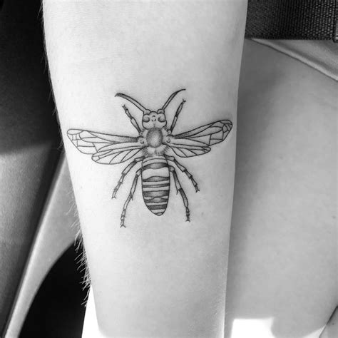 japanese hornet tattoo | Bug tattoo, Tattoos for guys, Insect tattoo