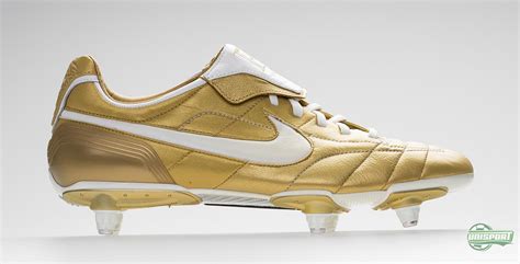 Memory Lane: Nike Air Legend R10 Gold/White www.unisportstore.com