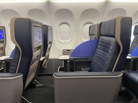 Review: United Airlines A321neo Economy Class (Inaugural Flight) - Live ...