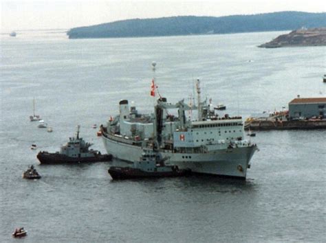 Royal Canadian Navy : Ships Arriving in Halifax from the Gulf War, 1991.