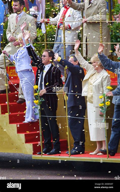 4th June 2002 - Golden Jubilee of Queen Elizabeth II at Buckingham ...