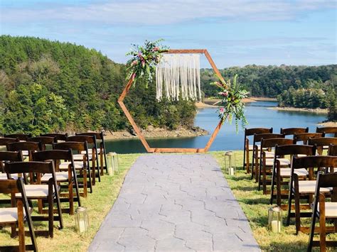 Smith Lake Wedding Venue | Alabama Barn Wedding Venue