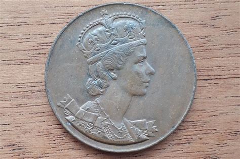 Queen Elizabeth II: Coins that are a pocketful of history - BBC News