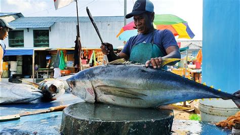 Amazing Giant Yellowfin Tuna Cutting Skills by tuna cutter masters in ...