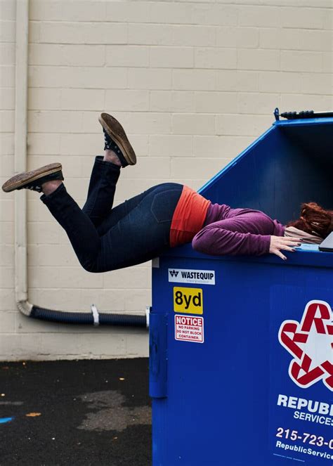 Dumpster Divers Use TikTok to Shame Stores and Fight Waste - The New York Times