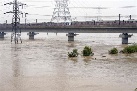 Delhi Metro | Entry and exit at Yamuna Bank metro station closed due to ...