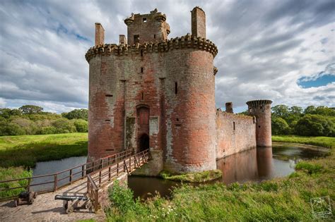 Caerlaverock Castle, Dumfries and Galloway, Scotland, UK | Beautiful castles, Uk castles ...