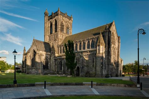 Paisley Abbey - a historic landmark in Scotland's largest town - Paisley.is