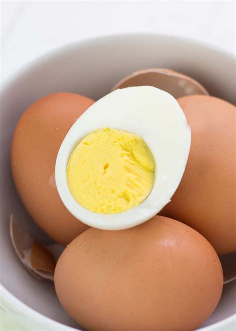 How To Make Perfect Hard Boiled Eggs Recipe (Quick & Easy)