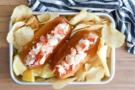 Connecticut Lobster Roll Recipe | My Therapist Cooks