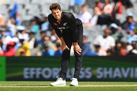 Mitchell Santner bowled smartly, but without luck | ESPNcricinfo.com