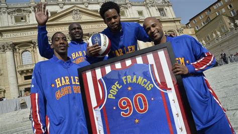 Pope Francis Meets the Harlem Globetrotters - ABC News