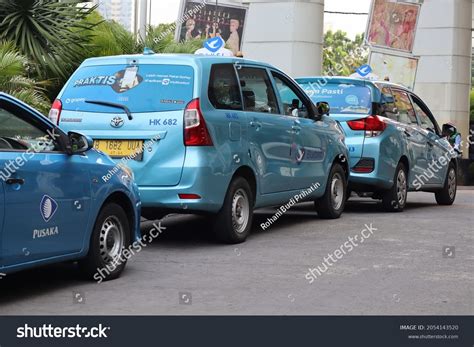 9,764 Blue Bird Taxi Images, Stock Photos & Vectors | Shutterstock