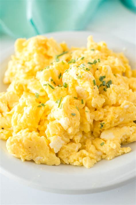 Fluffy Scrambled Eggs | Simplistically Living