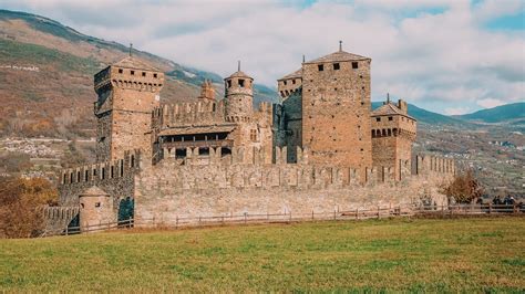 10 Very Best Castles In Italy To Visit | Cool places to visit, Castle, Cities in italy