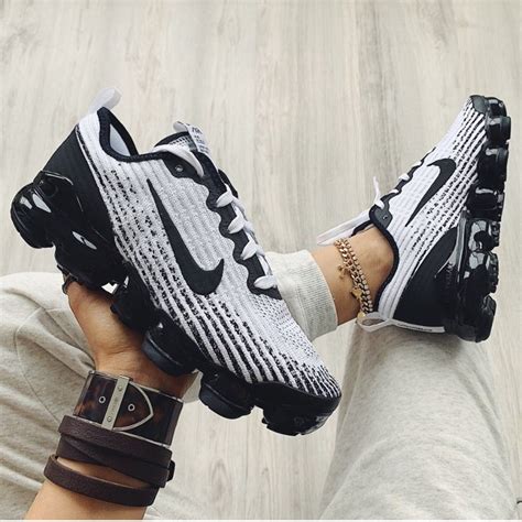 Nike air vapormax flyknit sneakers on Mercari | Sneakers, Nike vapormax women outfit ideas, Nike ...