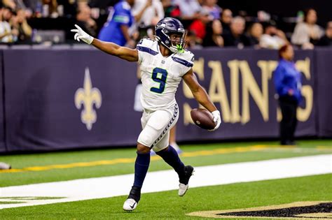 Kenneth Walker fantasy outlook: Should you pick the Seattle Seahawks RB ...