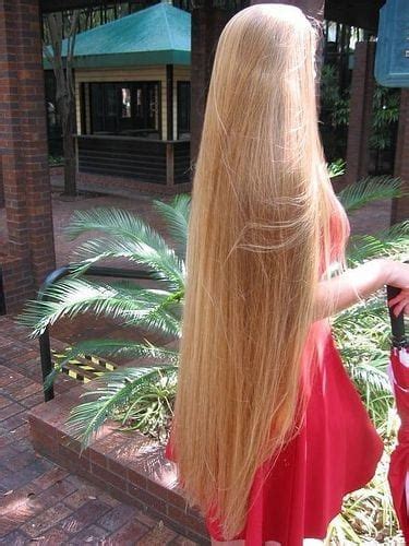 Longest Hair Women- 30 Girls with Longest Hairs In the World