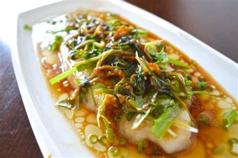 Cantonese Steamed Fish: A 20 Minute Recipe | Receta | Receta de pescado ...