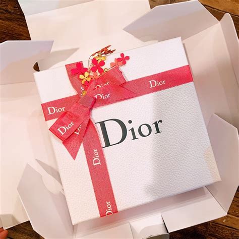 Dior Gift Box With Tissues | Gifts, Gift box, Dior