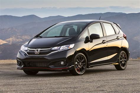 Nearly 115,000 Honda Fits, HR-Vs Recalled for Rearview Camera Error | Cars.com