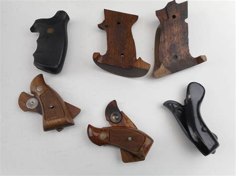 ASSORTED REVOLVER GRIPS - Switzer's Auction & Appraisal Service