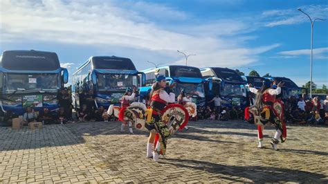 Meriah, Ada Jaranan dan Campursari saat Ganjar Lepas Mudik Gratis dari Lampung dan Sumatera ...