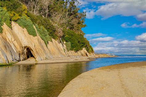 Hidden Cove At Goleta Beach Park Santa Barbara Ca Stock Photo - Download Image Now - iStock